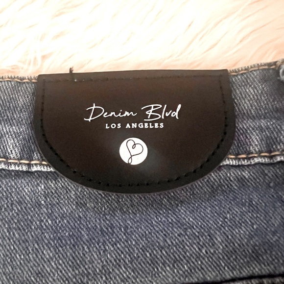 Denim Blvd. By Los Angeles woman’s ripped shorts.  size Small - Picture 3 of 11